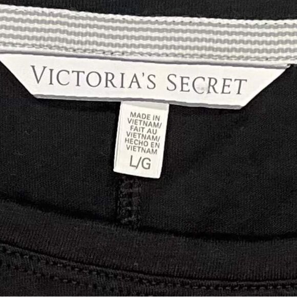 NEW VS Longsleeve Crewneck Tee in Black - Picture 3 of 5